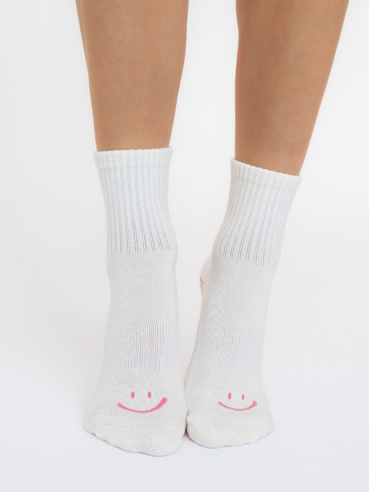 Pilates and yoga Non-slip grip socks – ivory with pink smile