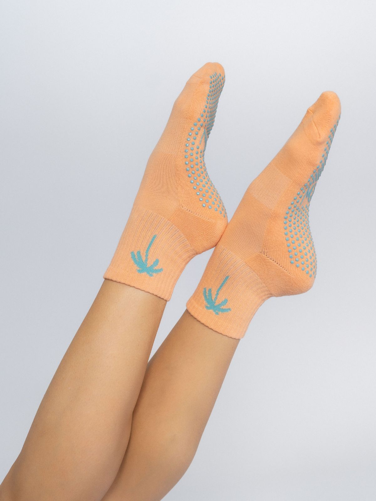 Women's cotton grip socks for Pilates and yoga – peach color with palm 