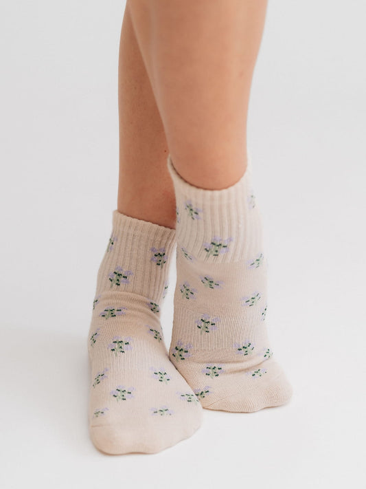 Women’s trending non-slip grip socks for Pilates and yoga 