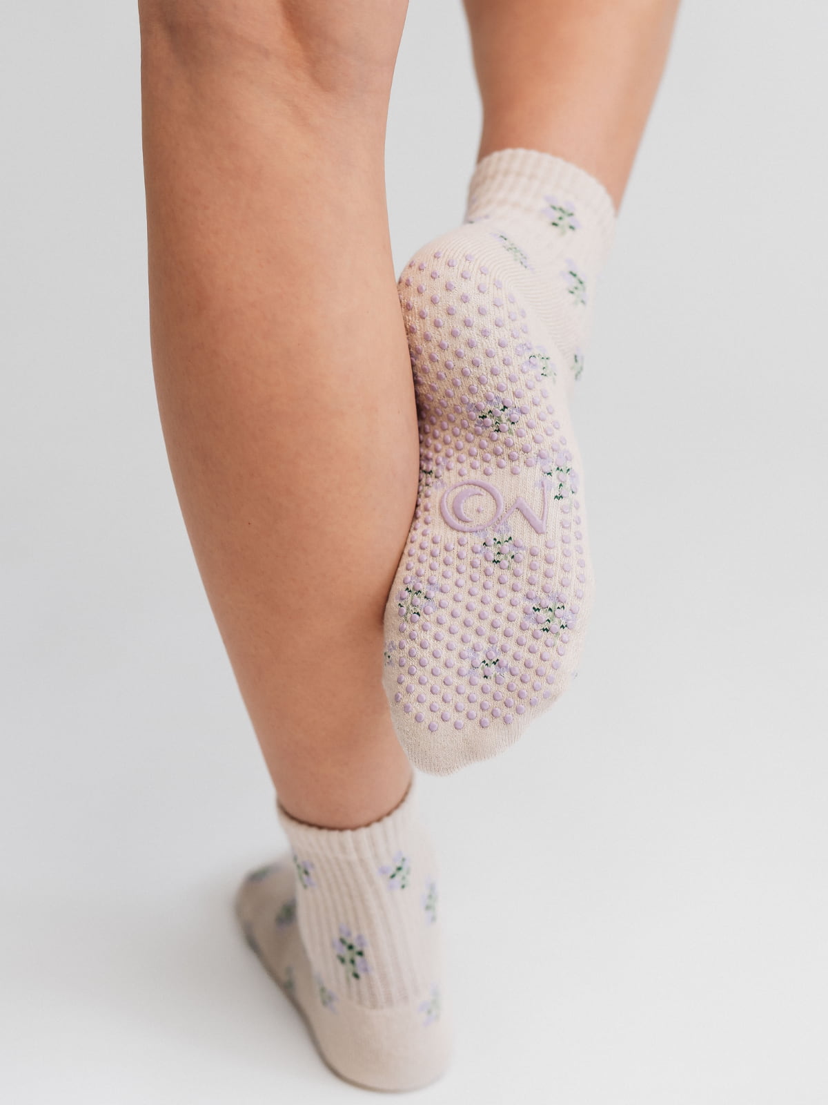 Trending grip socks pilates yoga – floral print