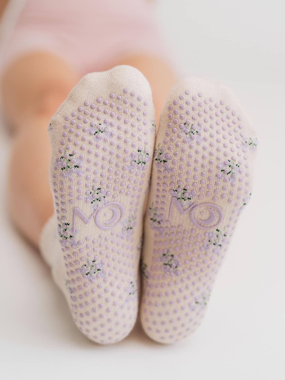 Women's grip socks for Pilates and yoga with purple grip