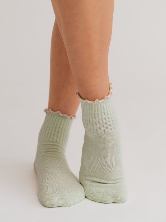 Women’s trending non-slip grip socks for Pilates and yoga – blush mint color
