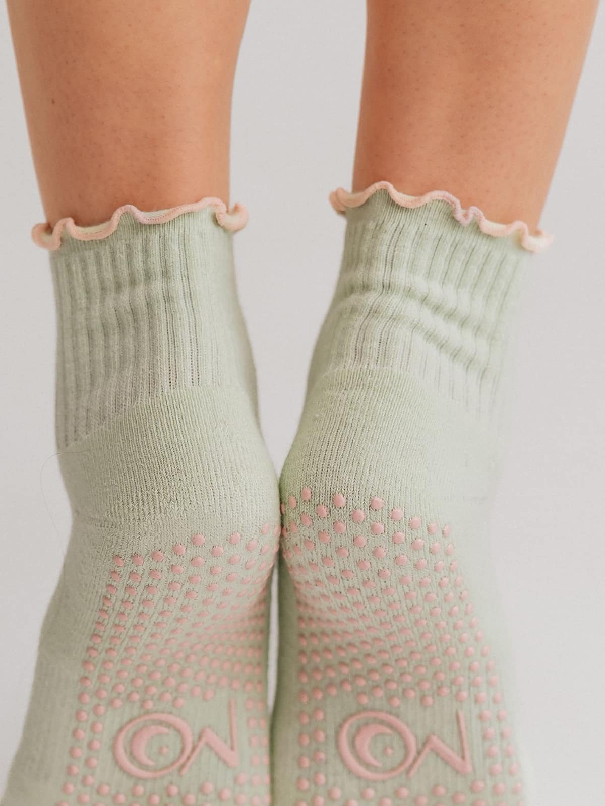 Trending grip socks pilates yoga – mint color with pink ruffles