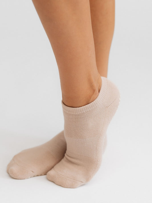 Pilates and yoga grip socks – sand color