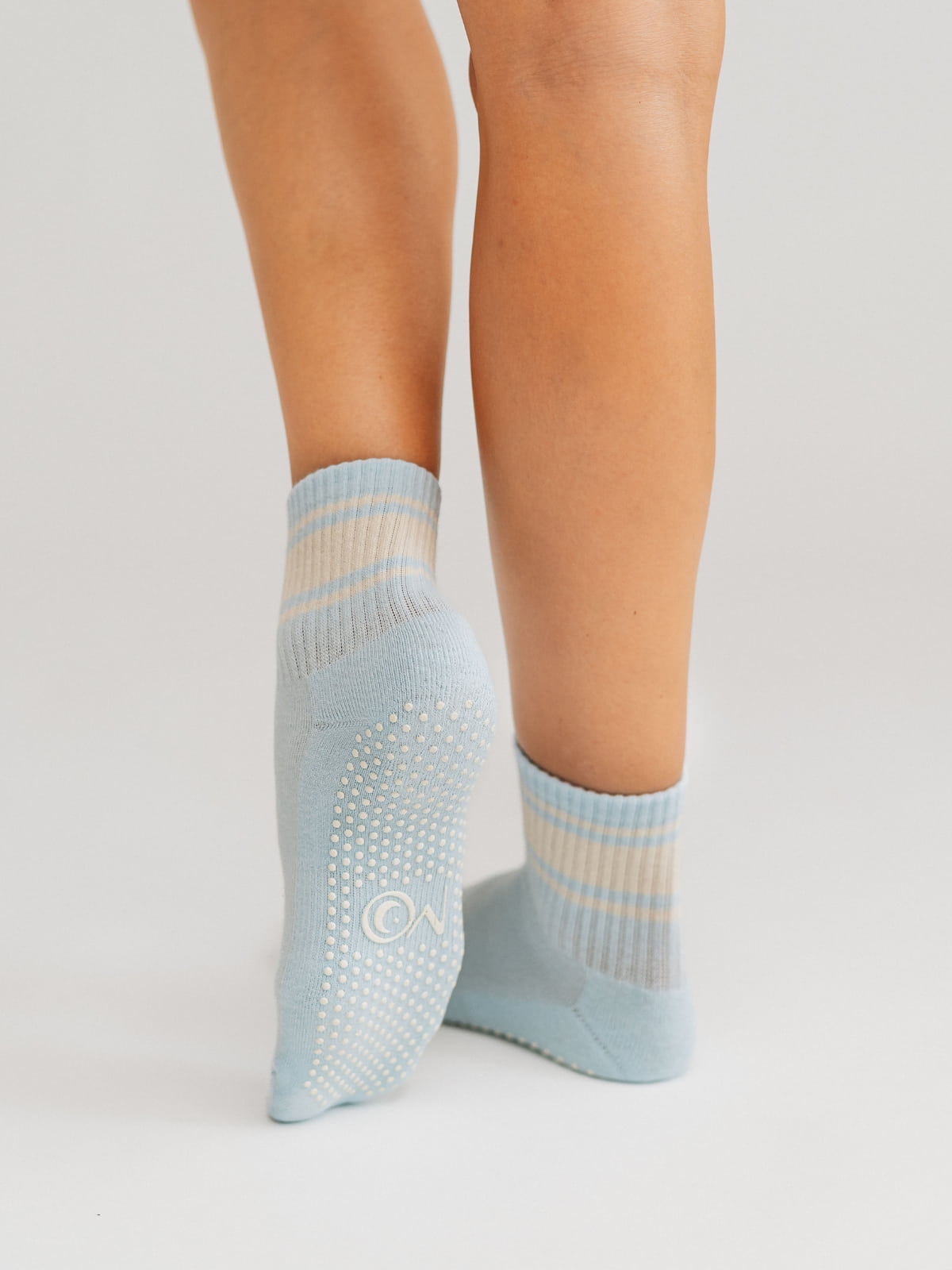 Women’s trending non-slip grip socks for Pilates and yoga – blush blue