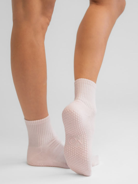 Women's non-slip grip socks for Pilates and yoga – blush pink