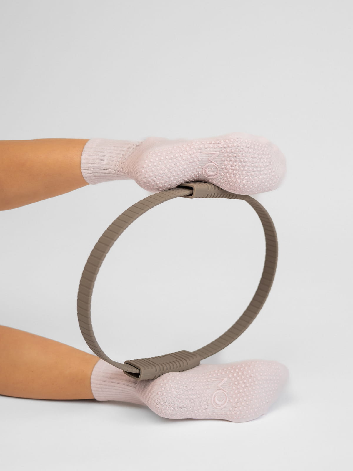 Women's non-slip grip socks for Pilates and yoga – blush pink color and grip