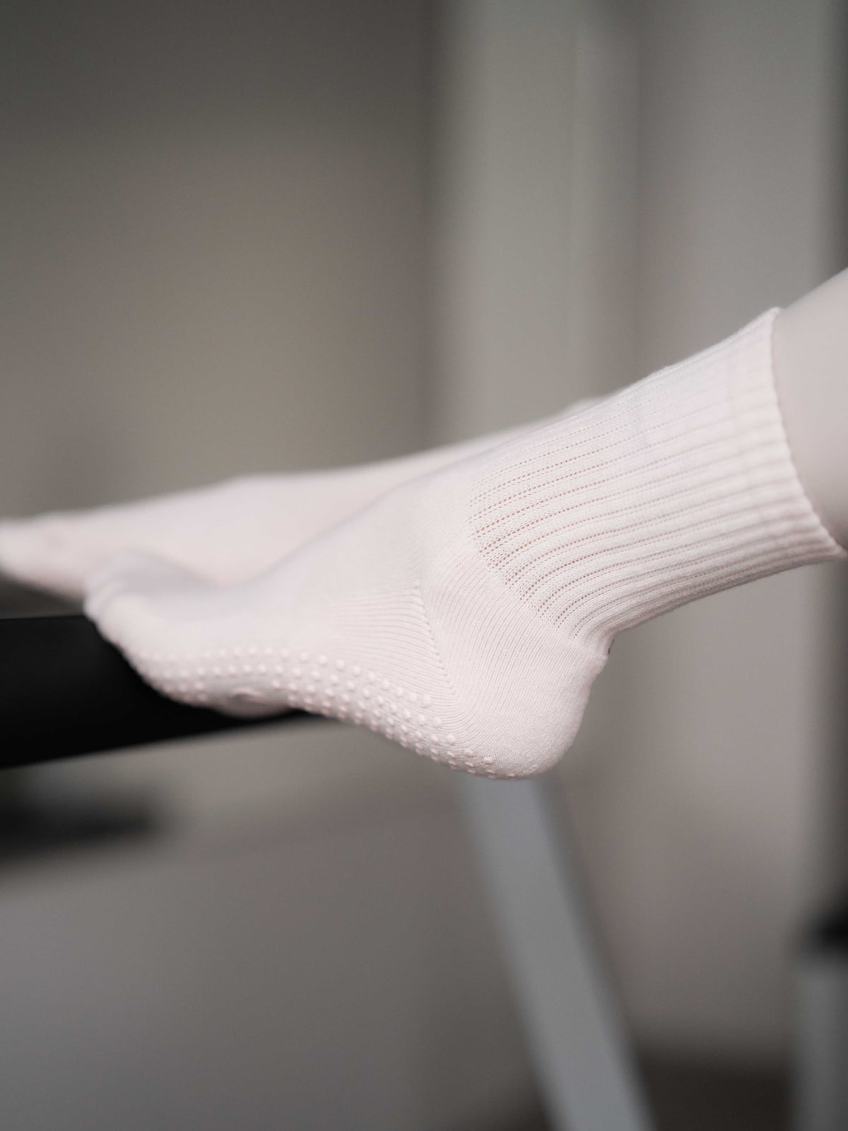 Women's grip socks for Pilates reformer  pink color 