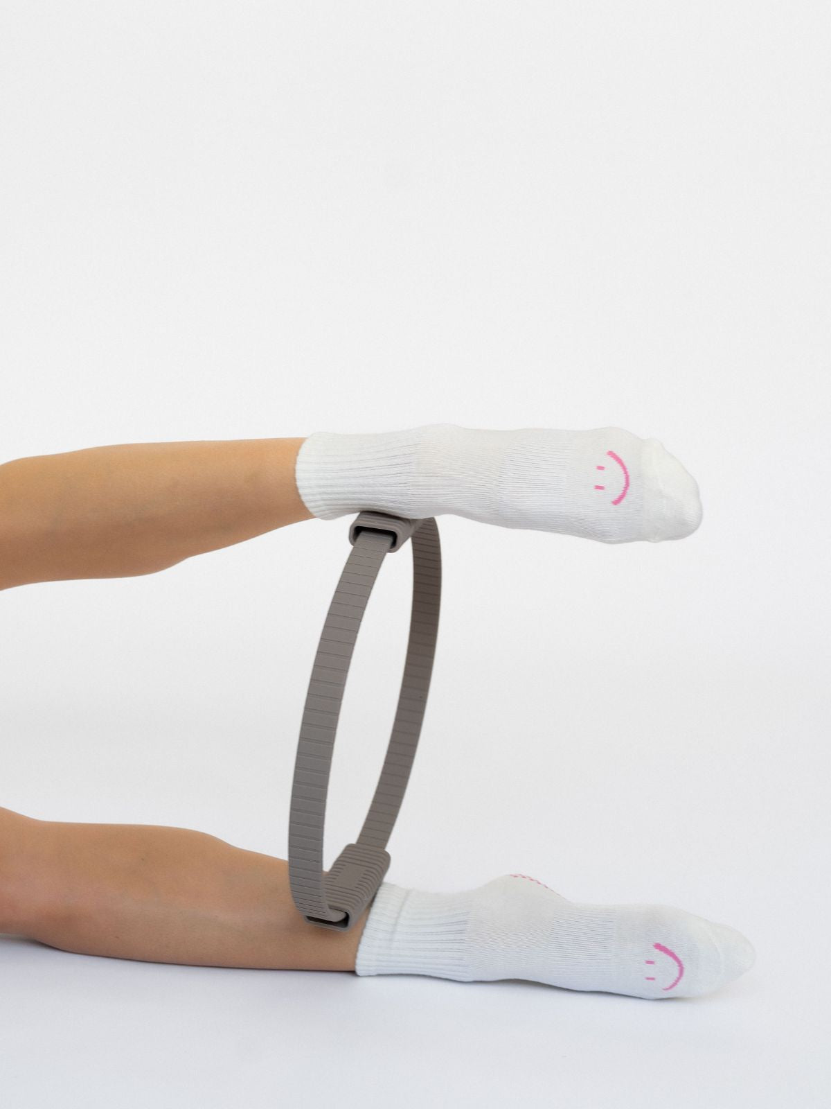 Non-slip grip socks for Pilates and yoga – ivory with pink smile 