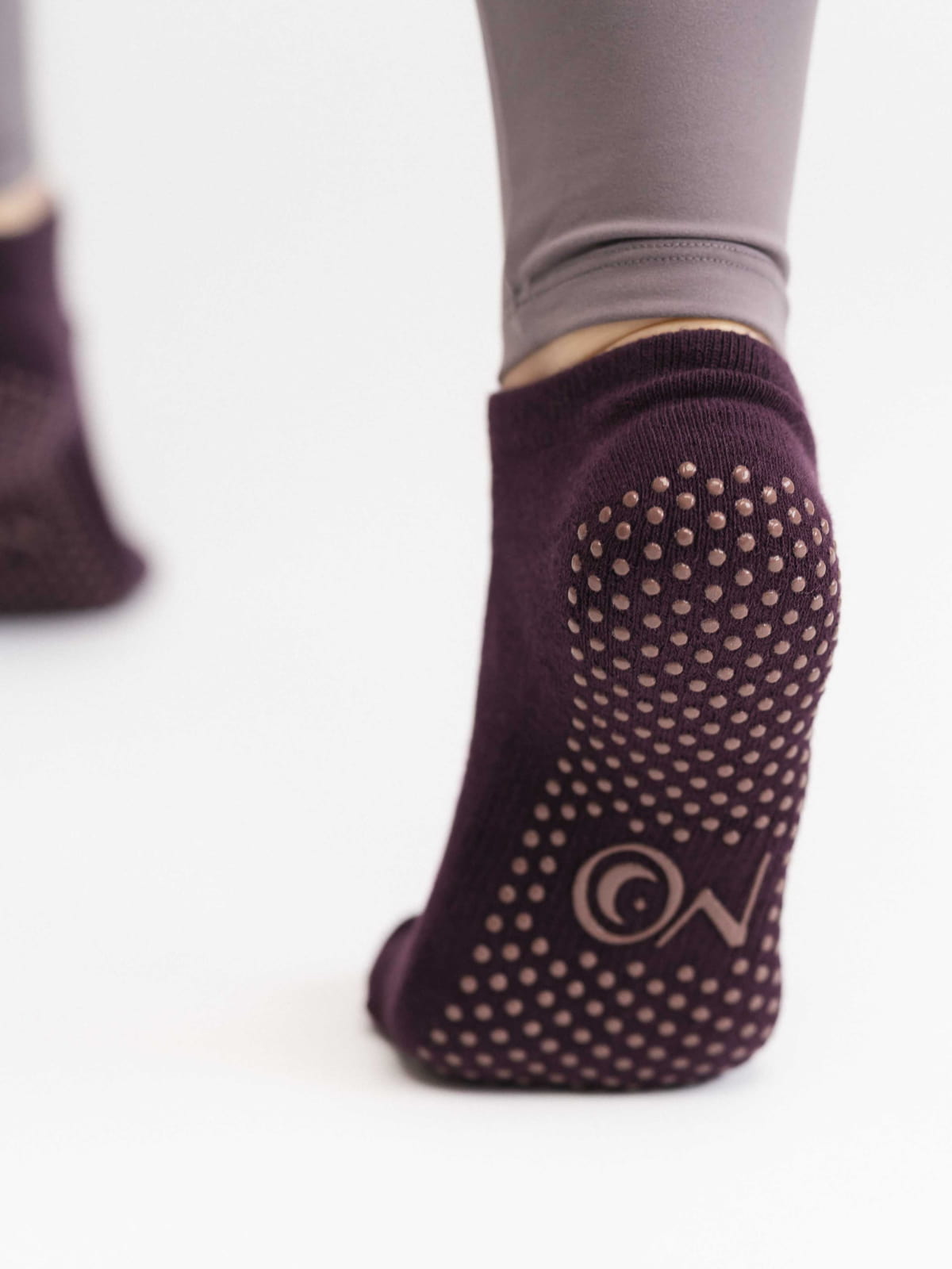 Women's non-slip  socks for Pilates and yoga – purple 