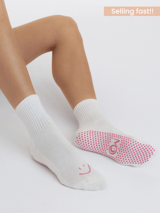 Regular Non-slip Grip socks - Pink Smile