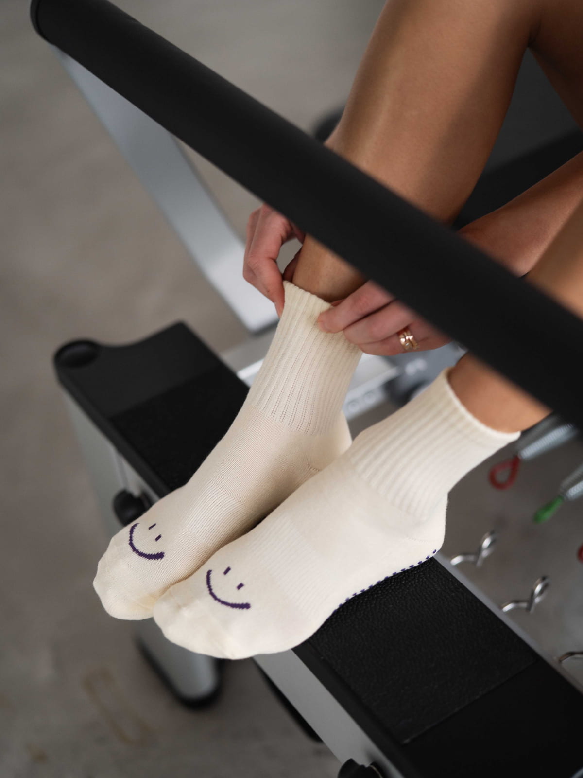 Women's non-slip grip socks for Pilates reformer and yoga – yellow with purple smile