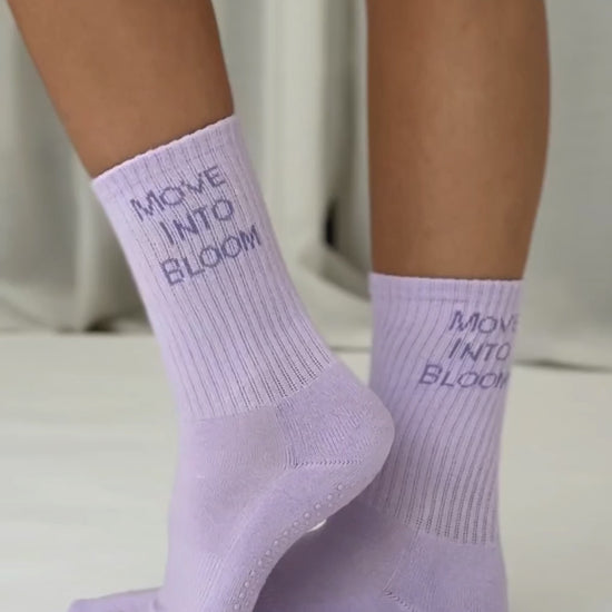 Non-slip qualitytrending women's grip socks for Pilates and yoga 