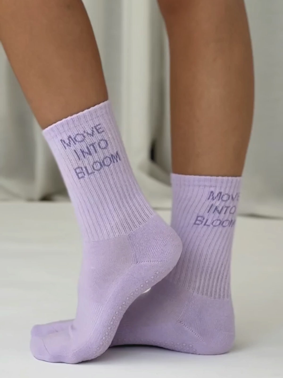 Non-slip qualitytrending women's grip socks for Pilates and yoga 